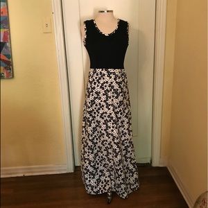 Vintage 1970s maxi dress black white size 12 cute